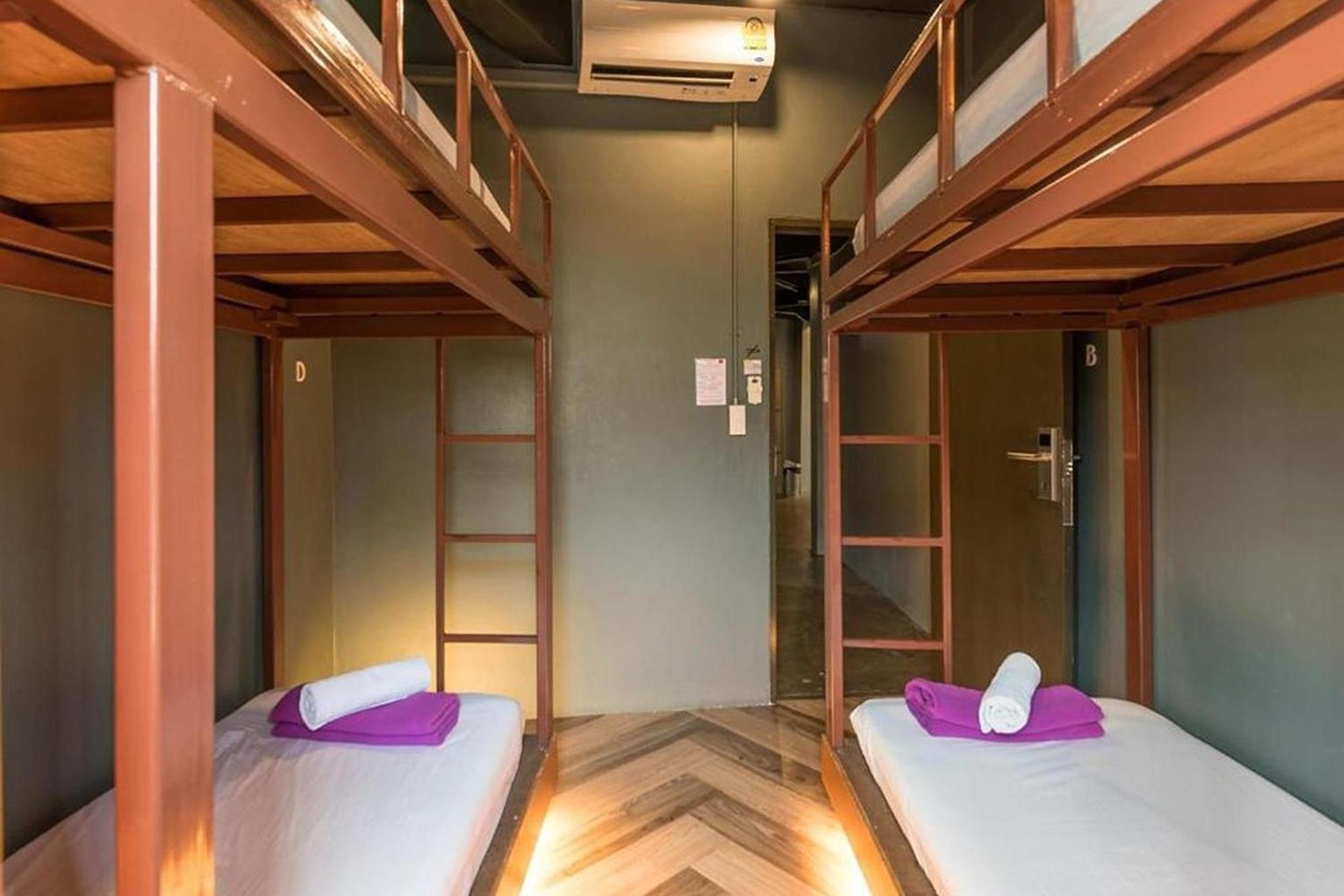 Loftel 22 Hostel Bangkok Exterior photo
